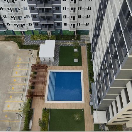 Rj Elite Escape 2Br Condo W Balcony Near Sm Iloilo エクステリア 写真
