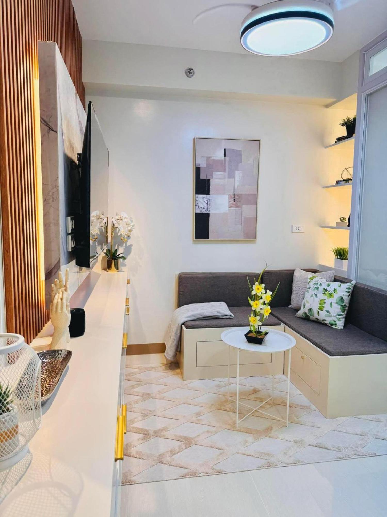Rj Elite Escape 2Br Condo W Balcony Near Sm Iloilo エクステリア 写真