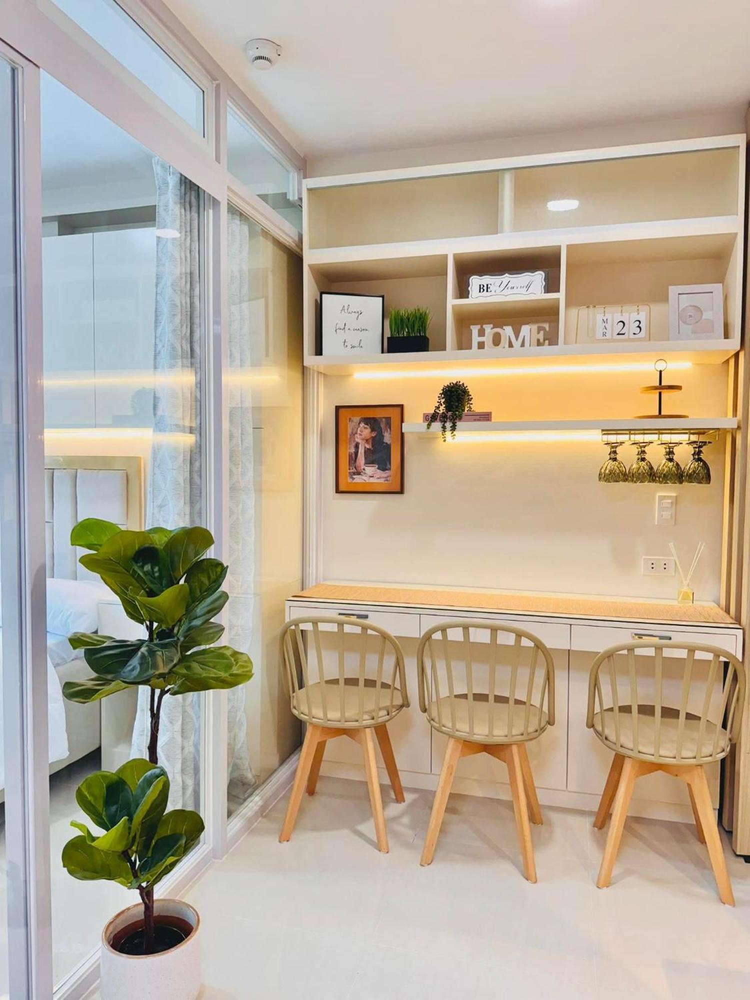 Rj Elite Escape 2Br Condo W Balcony Near Sm Iloilo エクステリア 写真