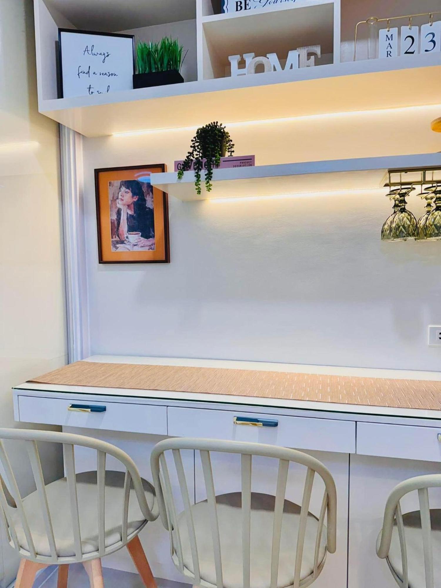 Rj Elite Escape 2Br Condo W Balcony Near Sm Iloilo エクステリア 写真