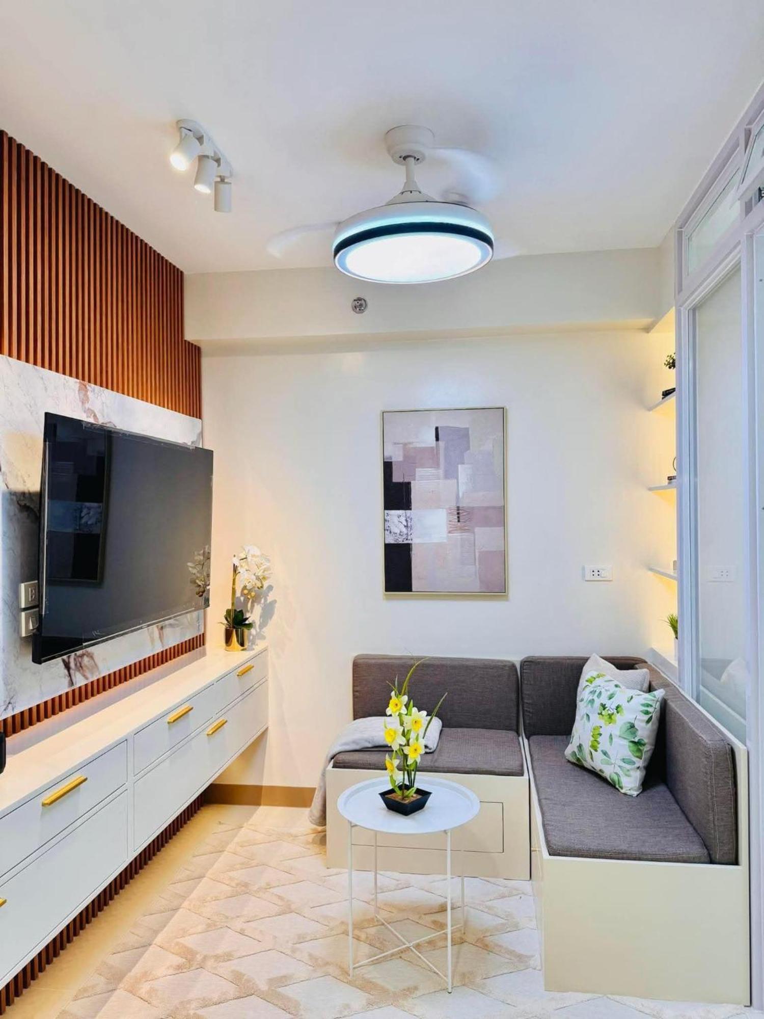Rj Elite Escape 2Br Condo W Balcony Near Sm Iloilo エクステリア 写真